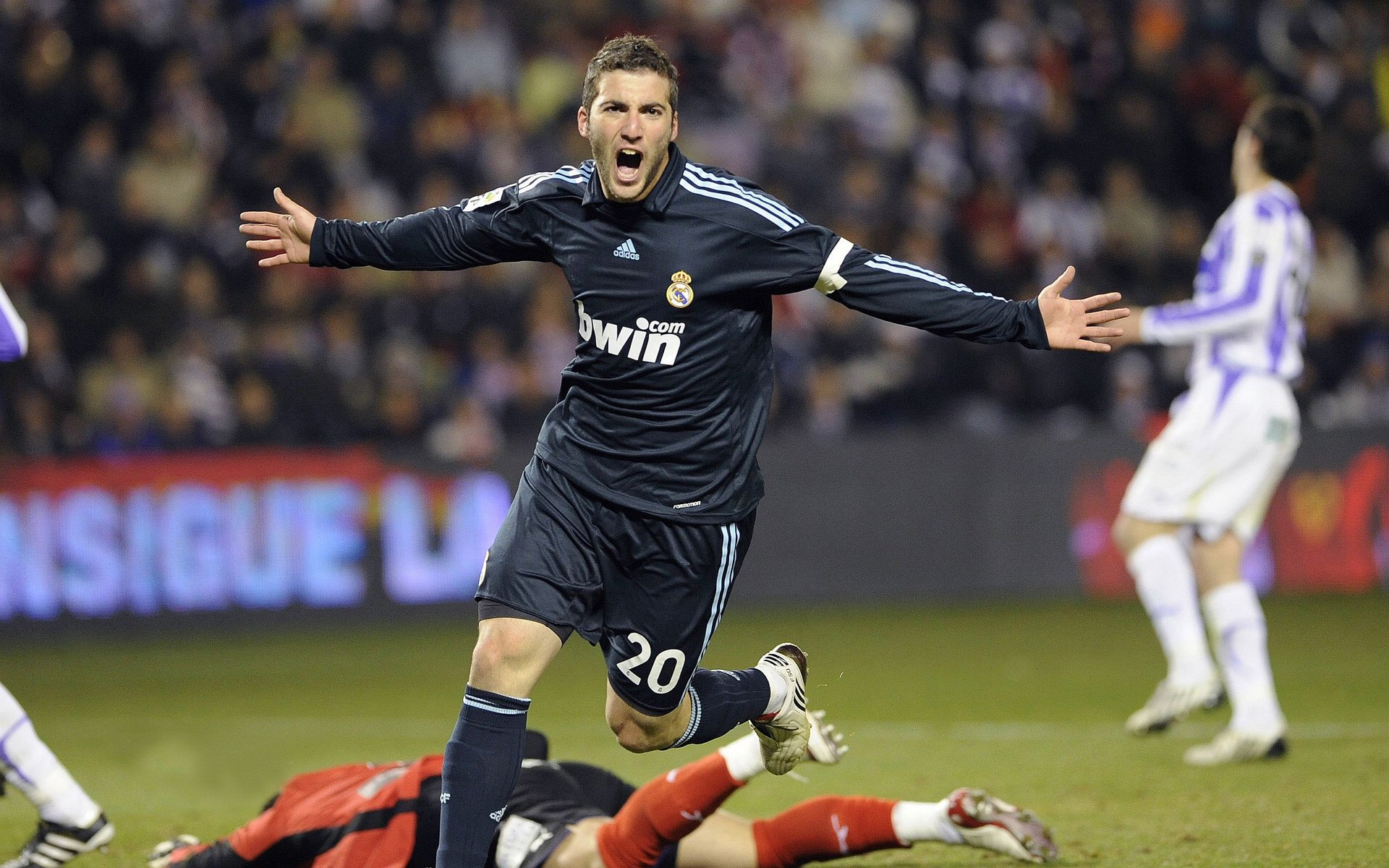 成都国际马拉松赛吸引全球跑者参加，成都马拉松项目